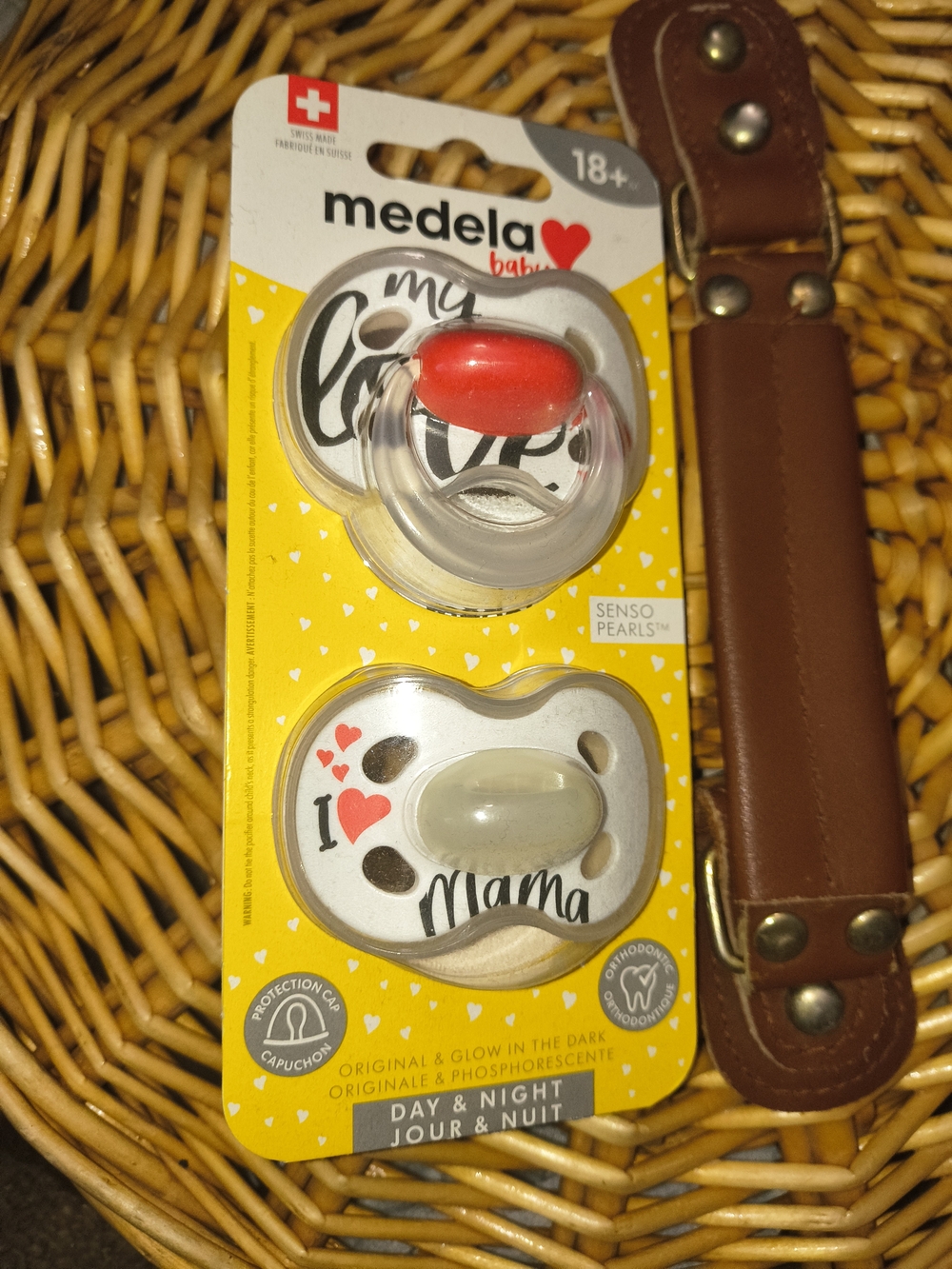 Medela Baby Pacifier Duo in Red and White - "I Love Mama"